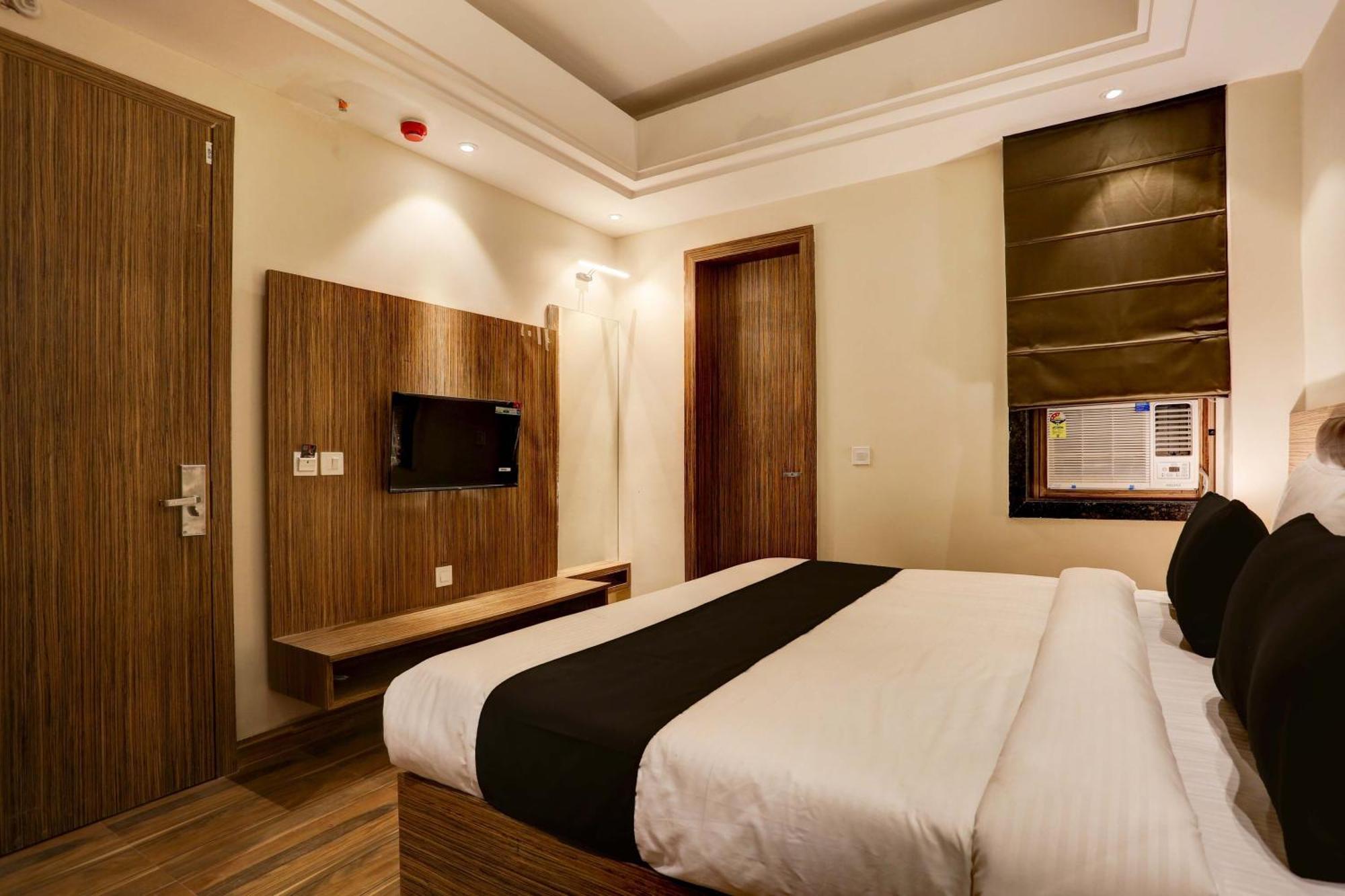 Collection O Stargaze Hotel Kānpur Exterior foto